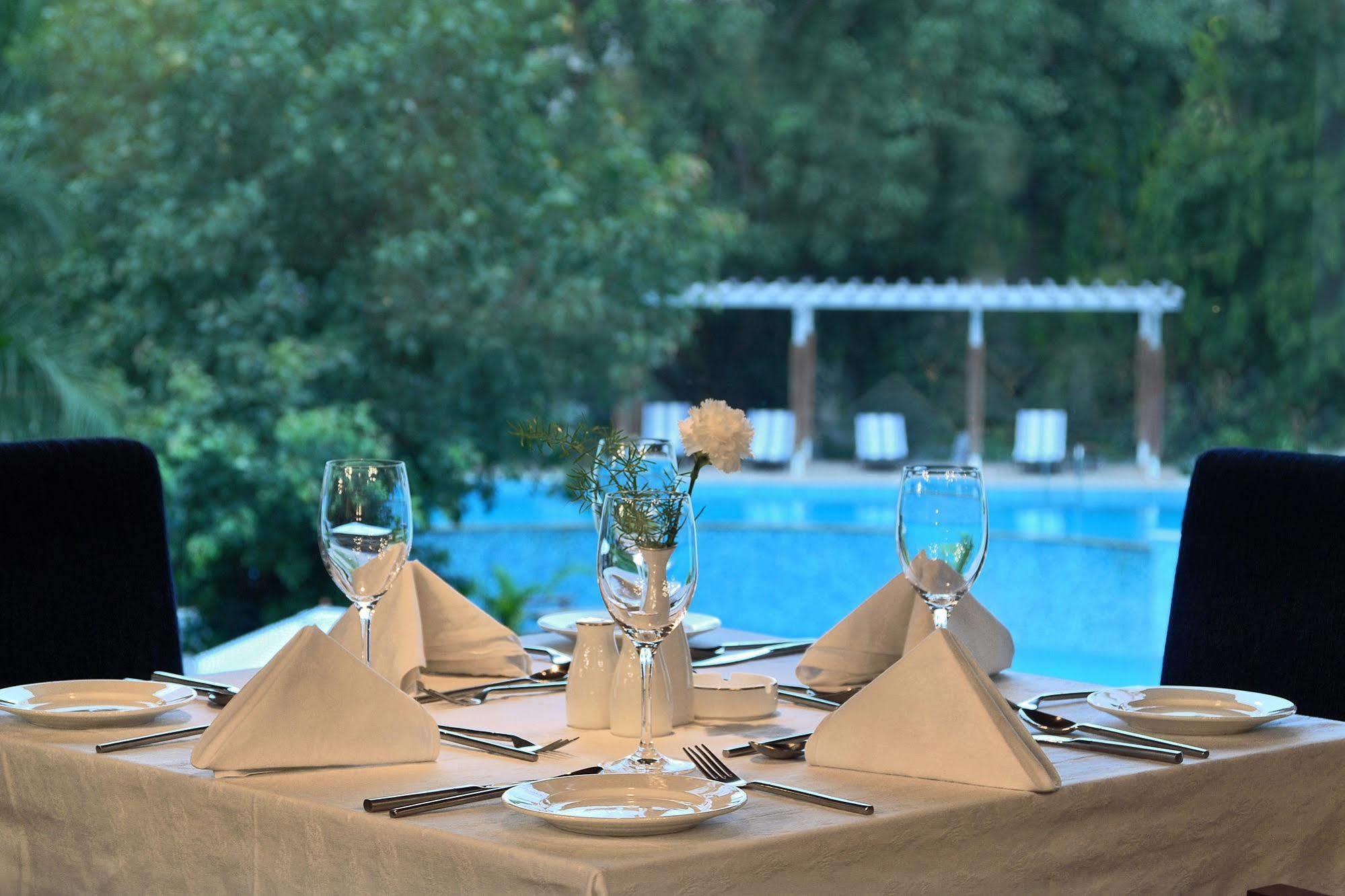 The Manohar Hyderabad Hotel Екстериор снимка
