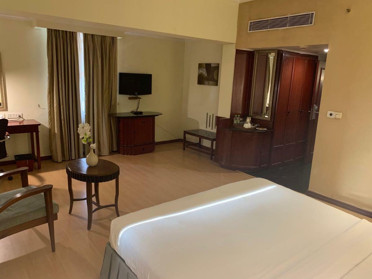 The Manohar Hyderabad Hotel Екстериор снимка