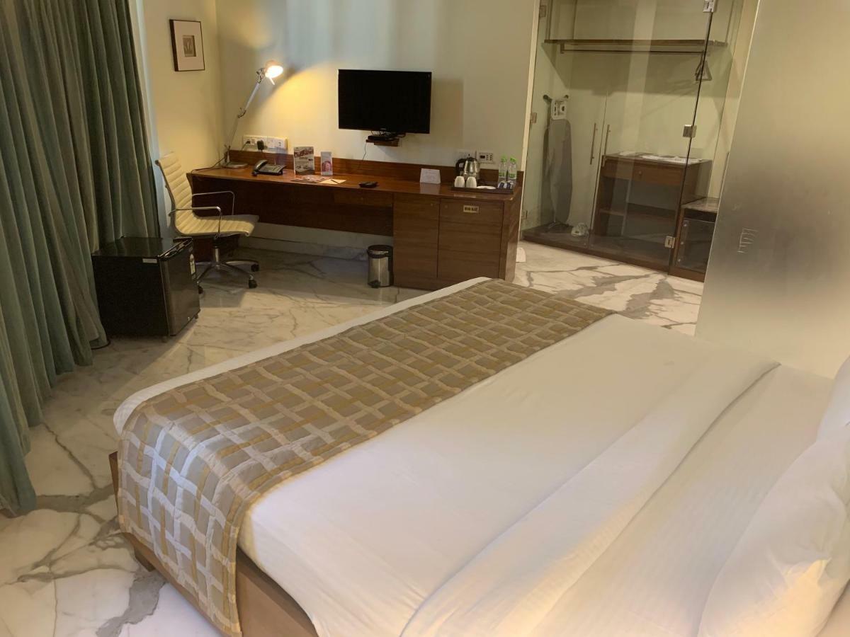 The Manohar Hyderabad Hotel Екстериор снимка